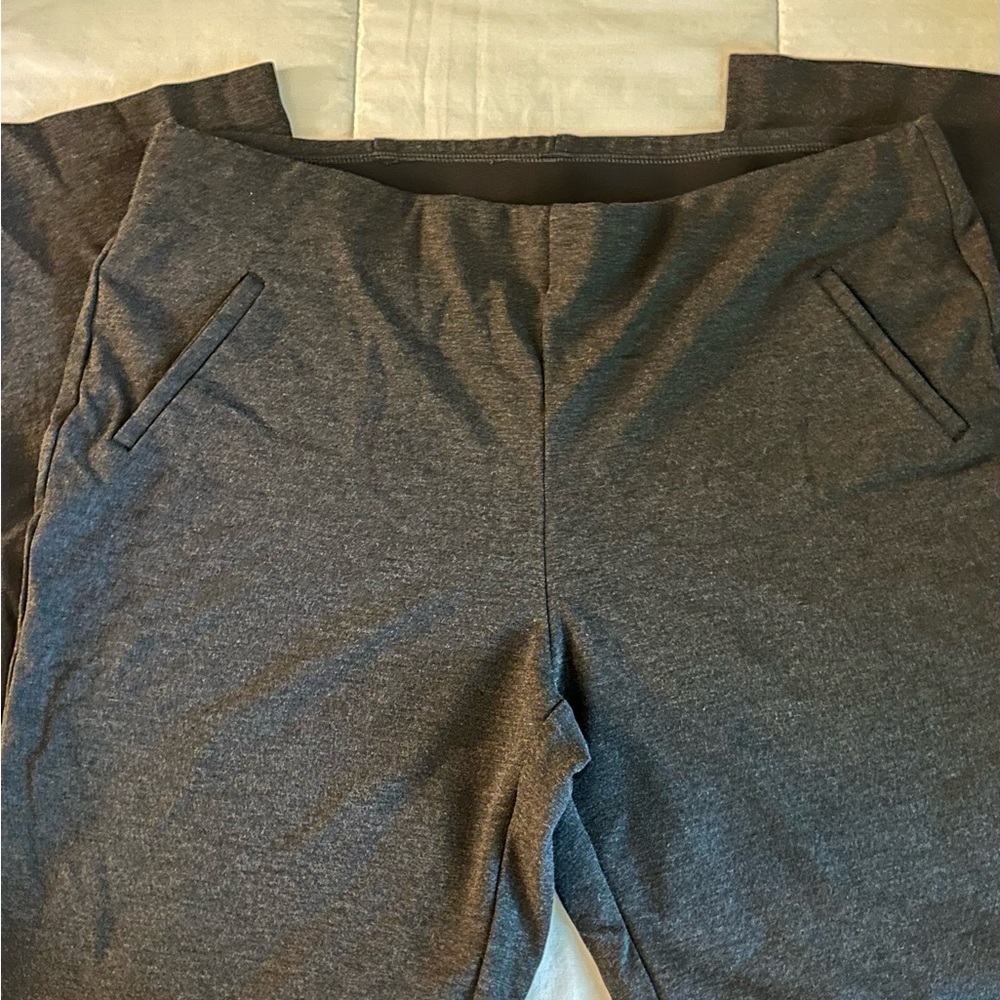 Chico's 3 Gray Straight Leg Pull On Pants, mock pockets, excellent pre owned